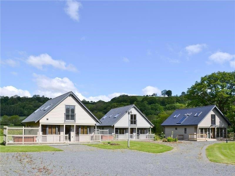 Elm Escapes Villa Knighton  Bagian luar foto